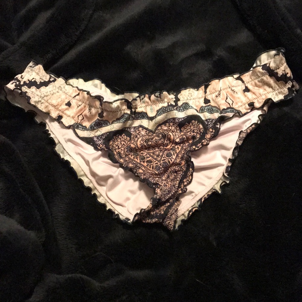 Victoria’s Secret scrunch bikini bottoms